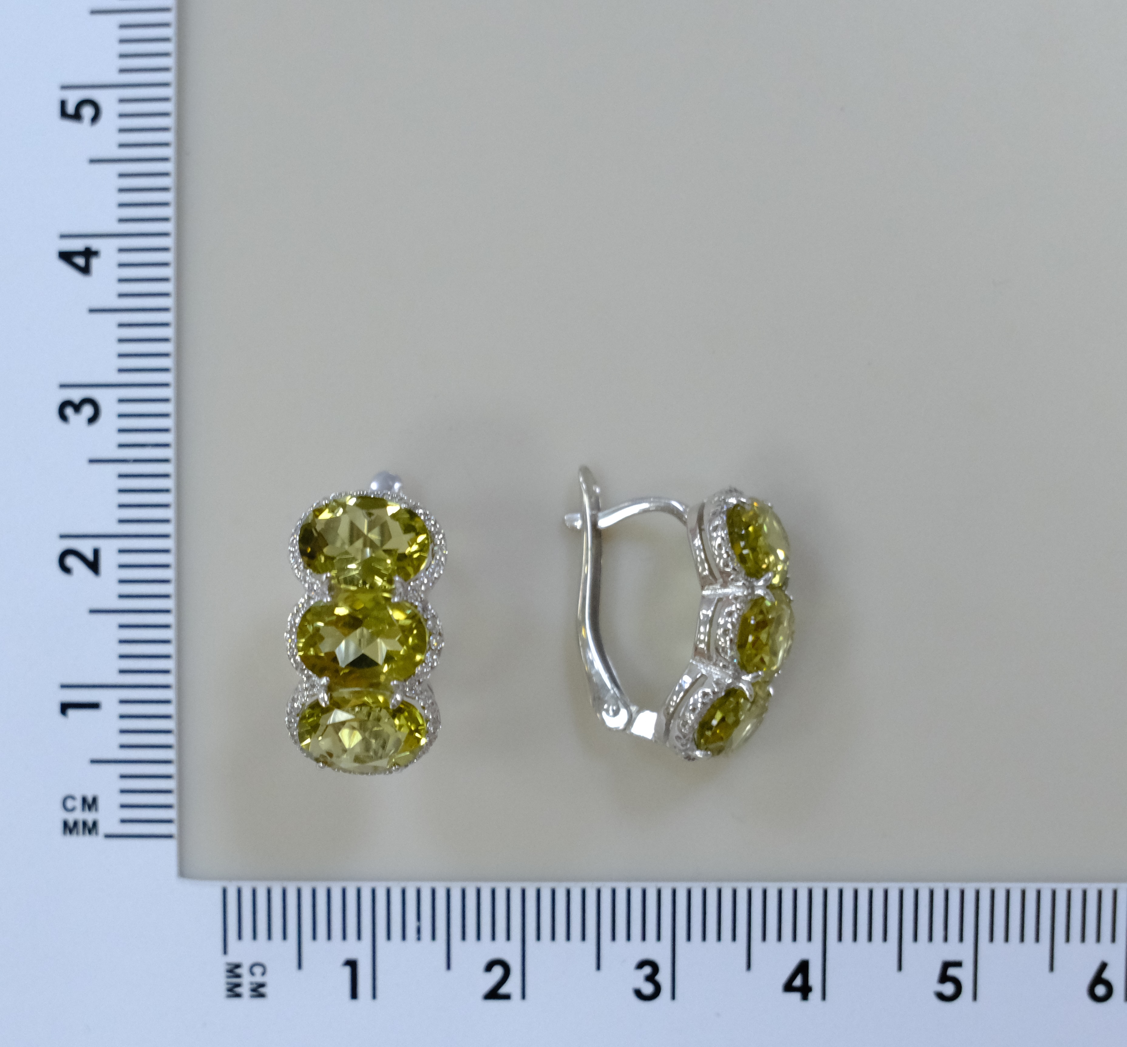 Серебряные серьги с кварцем